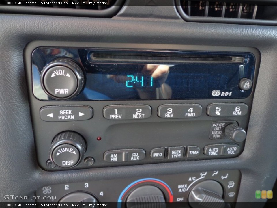 Medium Gray Interior Controls for the 2003 GMC Sonoma SLS Extended Cab #77628440