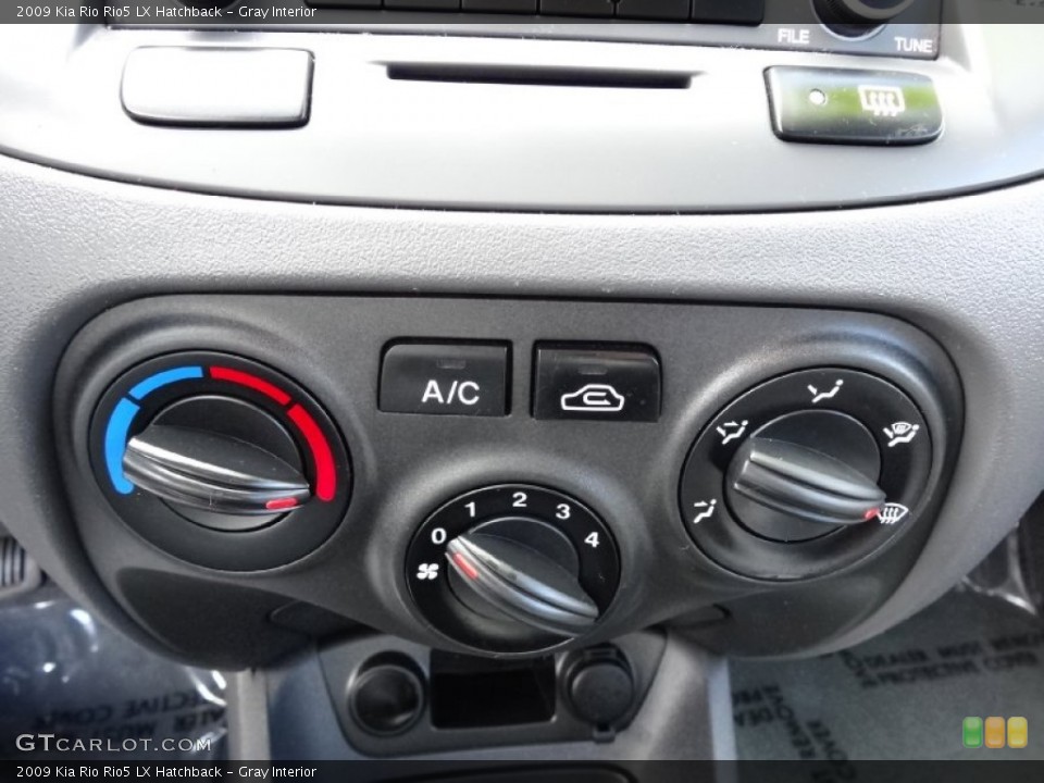 Gray Interior Controls for the 2009 Kia Rio Rio5 LX Hatchback #77640719