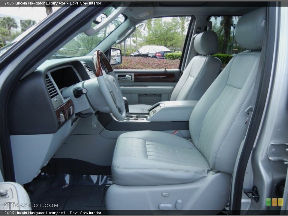 Dove Grey Interior Photo for the 2006 Lincoln Navigator Luxury 4x4 #77640824