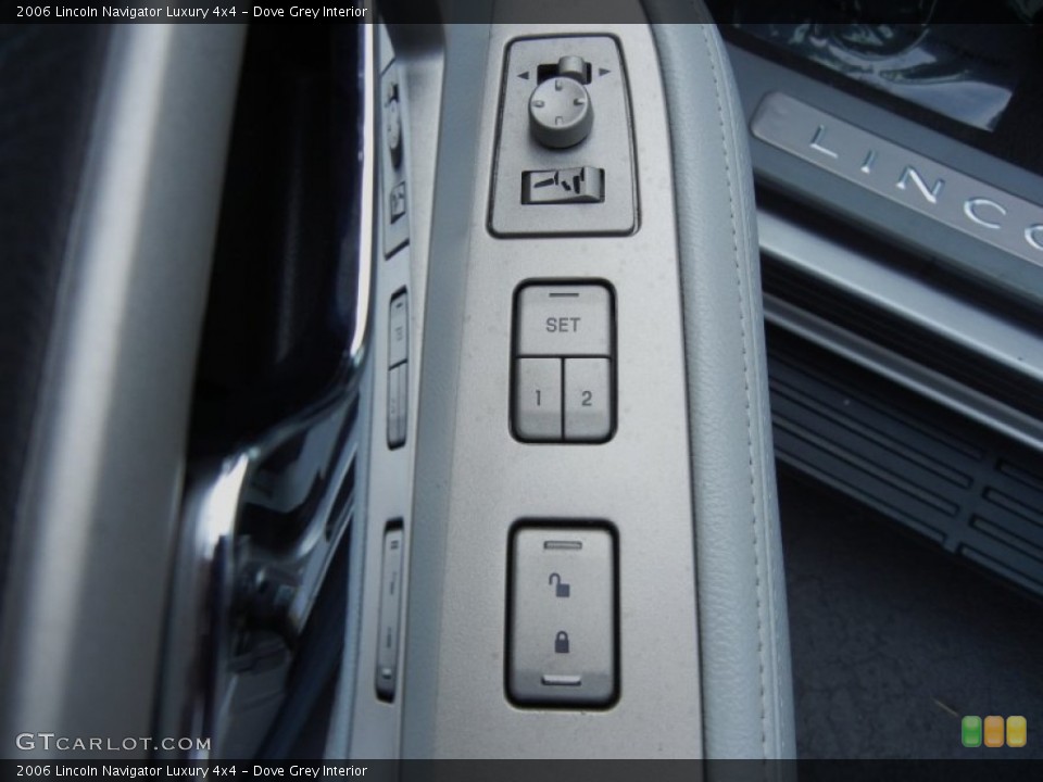 Dove Grey Interior Controls for the 2006 Lincoln Navigator Luxury 4x4 #77640869