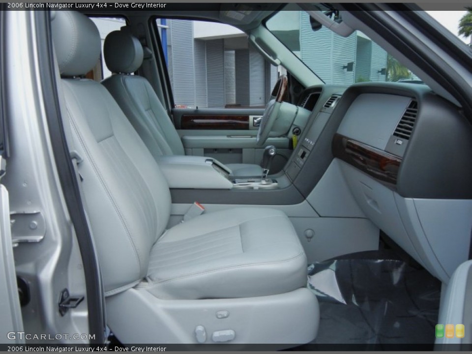 Dove Grey Interior Front Seat for the 2006 Lincoln Navigator Luxury 4x4 #77641020