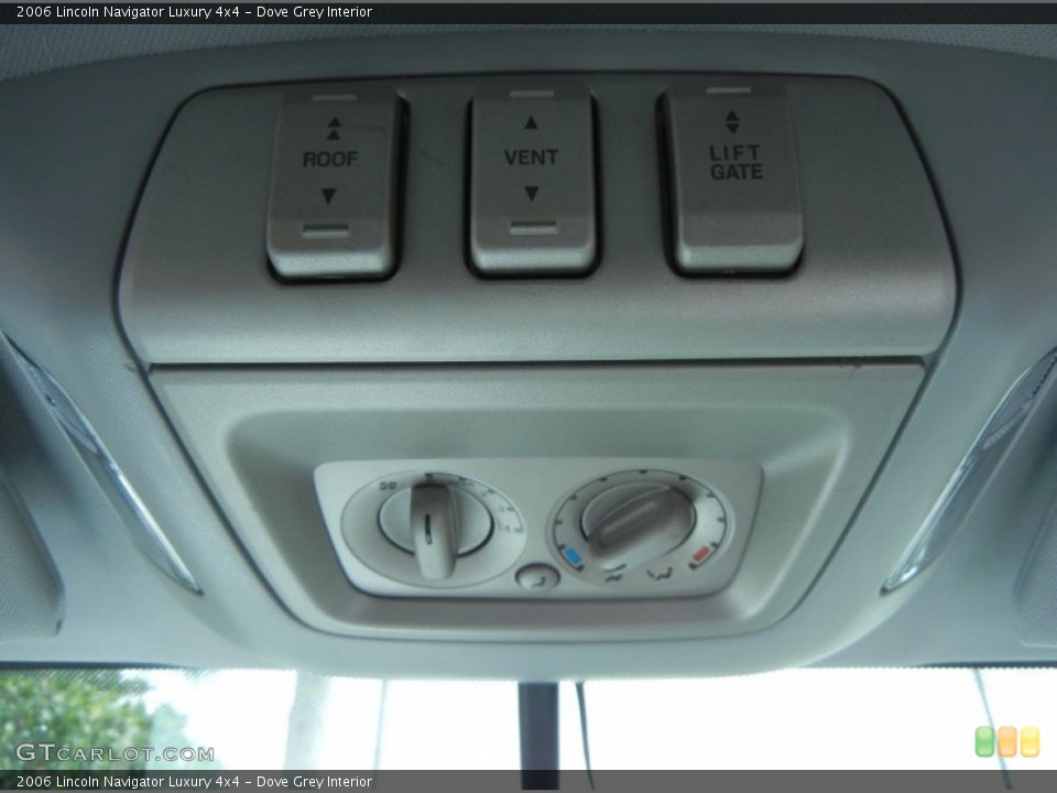 Dove Grey Interior Controls for the 2006 Lincoln Navigator Luxury 4x4 #77641197