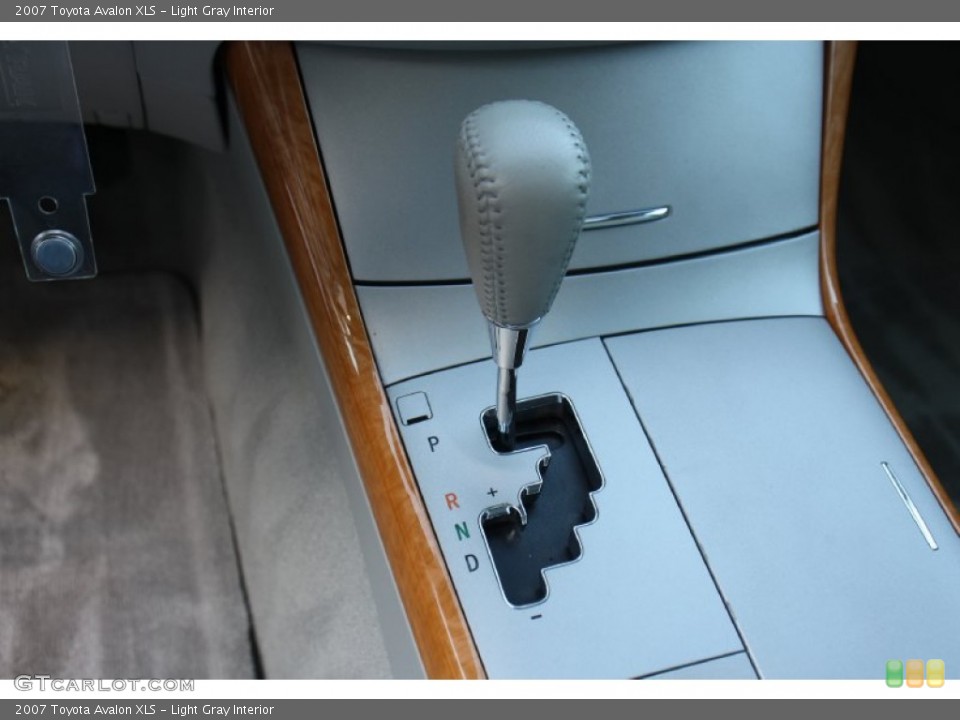 Light Gray Interior Transmission for the 2007 Toyota Avalon XLS #77645346