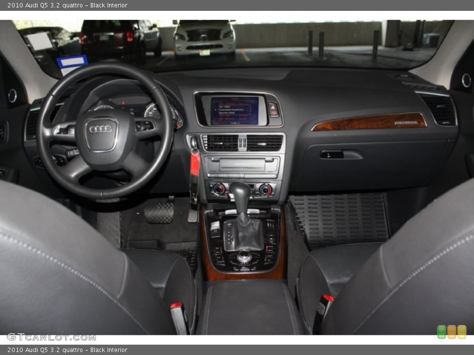 Black Interior Dashboard for the 2010 Audi Q5 3.2 quattro #77653575