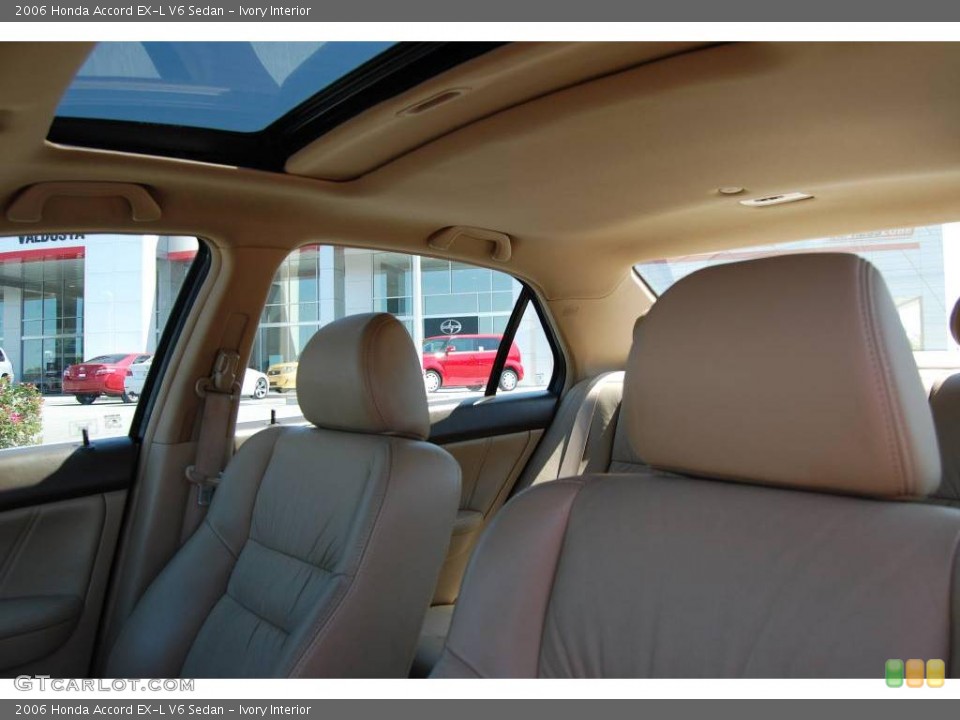 Ivory Interior Photo for the 2006 Honda Accord EX-L V6 Sedan #7765394