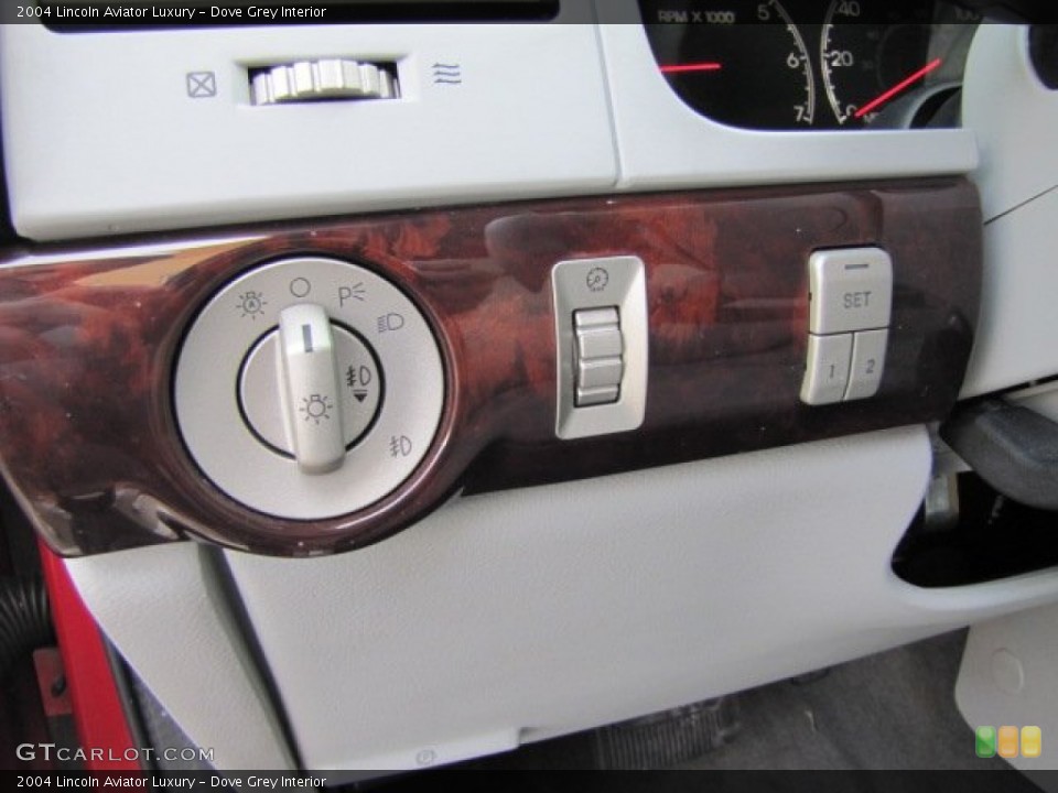 Dove Grey Interior Controls for the 2004 Lincoln Aviator Luxury #77663616