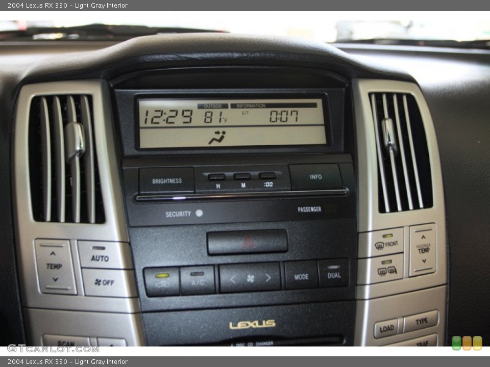 Light Gray Interior Controls for the 2004 Lexus RX 330 #77666697