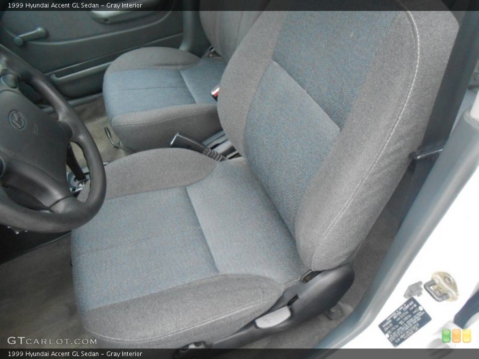 Gray Interior Photo for the 1999 Hyundai Accent GL Sedan #77668119
