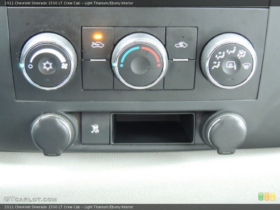 Light Titanium/Ebony Interior Controls for the 2011 Chevrolet Silverado 1500 LT Crew Cab #77668806