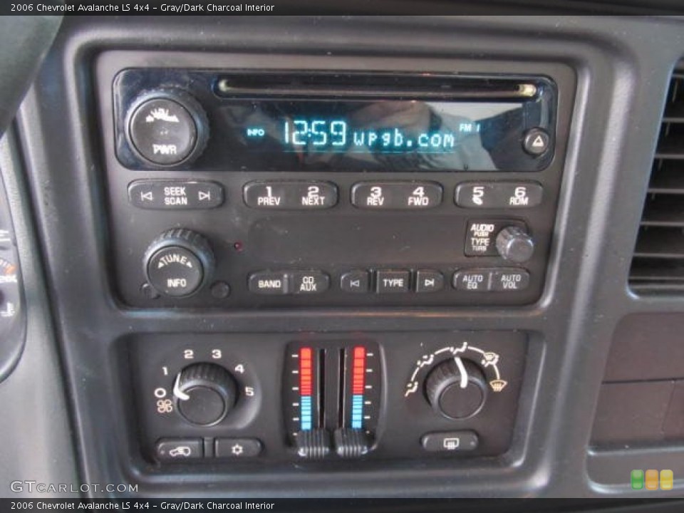 Gray/Dark Charcoal Interior Controls for the 2006 Chevrolet Avalanche LS 4x4 #77682542
