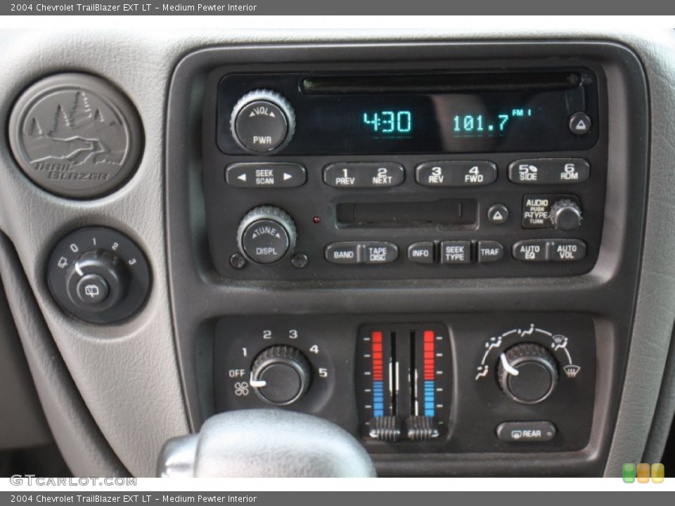 Medium Pewter Interior Controls for the 2004 Chevrolet TrailBlazer EXT LT #77685292