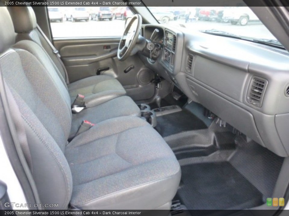 Dark Charcoal Interior Photo for the 2005 Chevrolet Silverado 1500 LS Extended Cab 4x4 #77694522