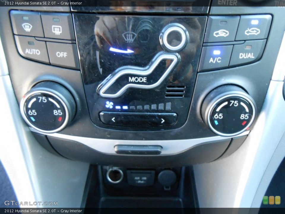 Gray Interior Controls for the 2012 Hyundai Sonata SE 2.0T #77697159
