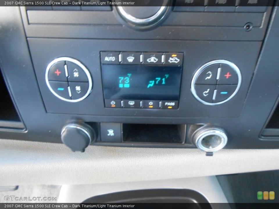 Dark Titanium/Light Titanium Interior Controls for the 2007 GMC Sierra 1500 SLE Crew Cab #77703693