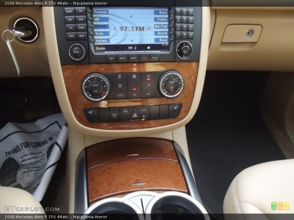 Macadamia Interior Controls for the 2008 Mercedes-Benz R 350 4Matic #77722237
