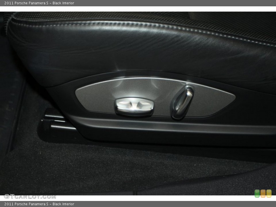 Black Interior Controls for the 2011 Porsche Panamera S #77724894