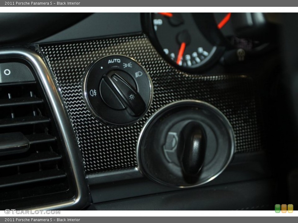 Black Interior Controls for the 2011 Porsche Panamera S #77724905