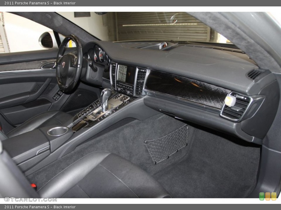 Black Interior Dashboard for the 2011 Porsche Panamera S #77725020