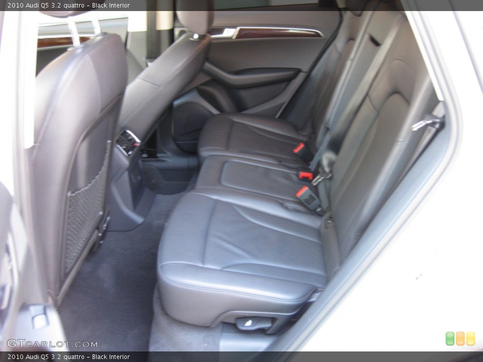 Black Interior Rear Seat for the 2010 Audi Q5 3.2 quattro #77734171