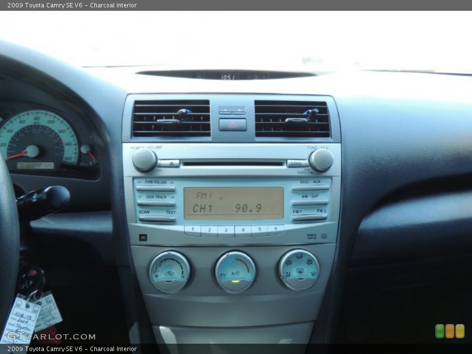 Charcoal Interior Controls for the 2009 Toyota Camry SE V6 #77734592
