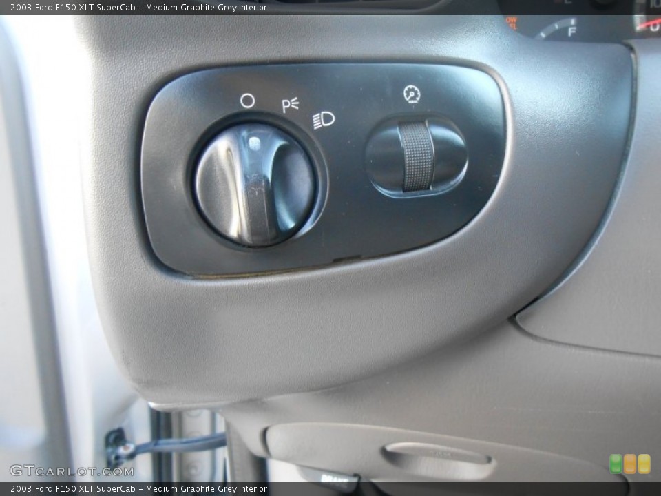 Medium Graphite Grey Interior Controls for the 2003 Ford F150 XLT SuperCab #77735823