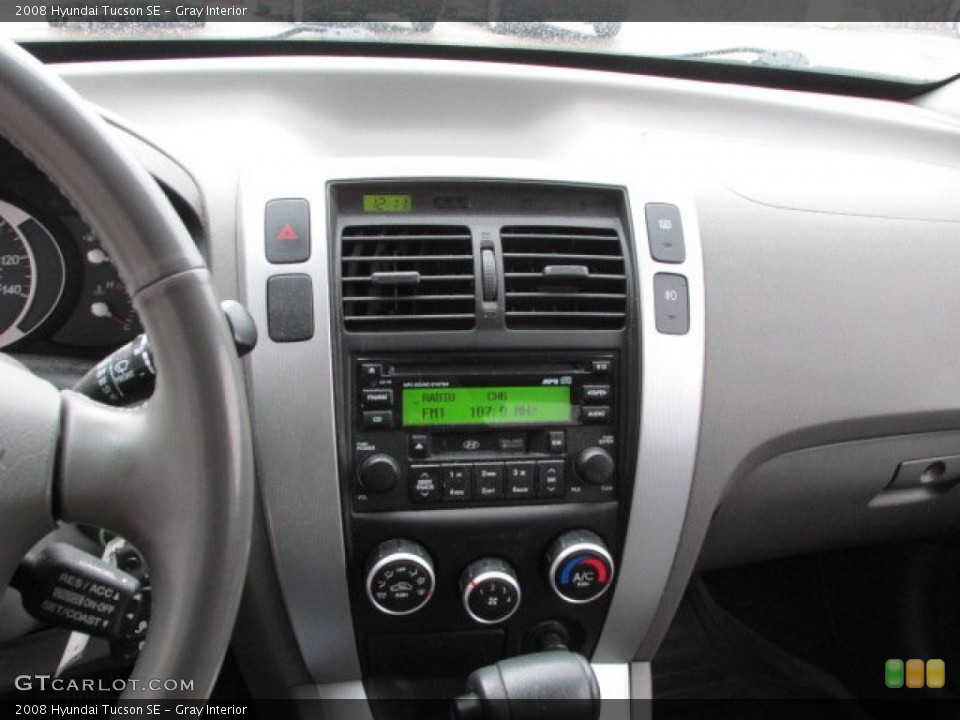 Gray Interior Controls for the 2008 Hyundai Tucson SE #77737491