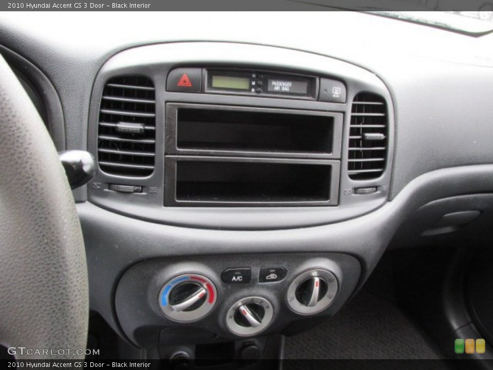 Black Interior Controls for the 2010 Hyundai Accent GS 3 Door #77742024