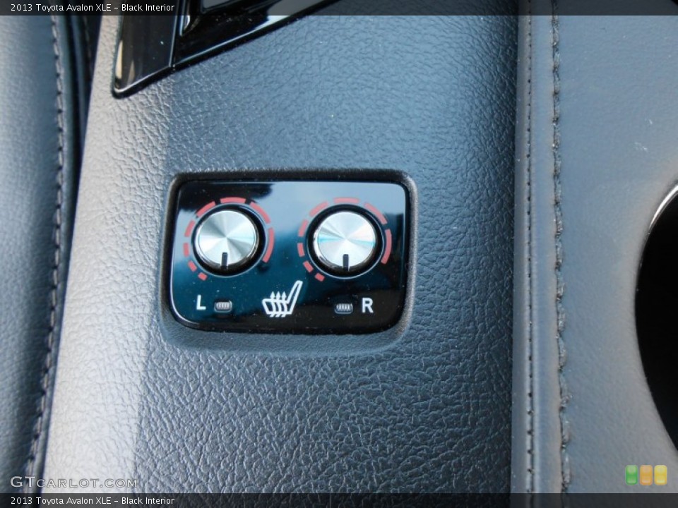 Black Interior Controls for the 2013 Toyota Avalon XLE #77742309
