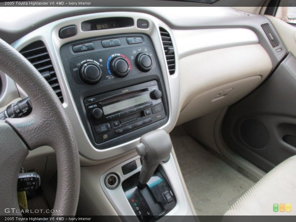 Ivory Interior Controls for the 2005 Toyota Highlander V6 4WD #77743599