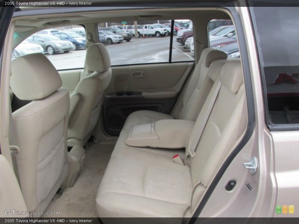 Ivory Interior Rear Seat for the 2005 Toyota Highlander V6 4WD #77743611