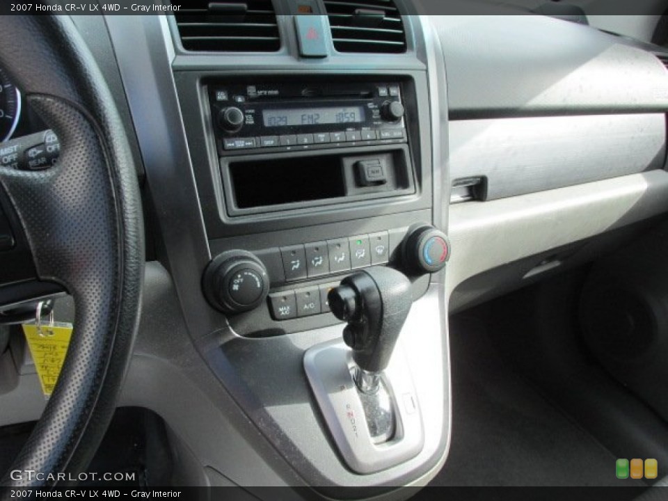 Gray Interior Controls for the 2007 Honda CR-V LX 4WD #77748250