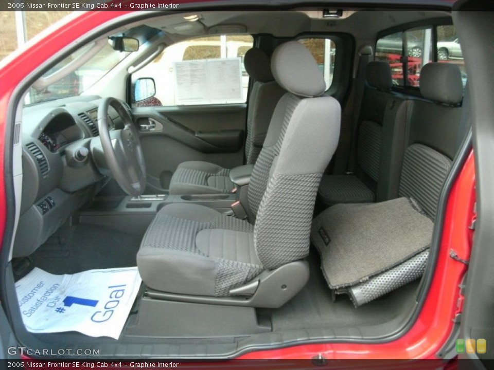 Graphite Interior Photo for the 2006 Nissan Frontier SE King Cab 4x4 #77754588