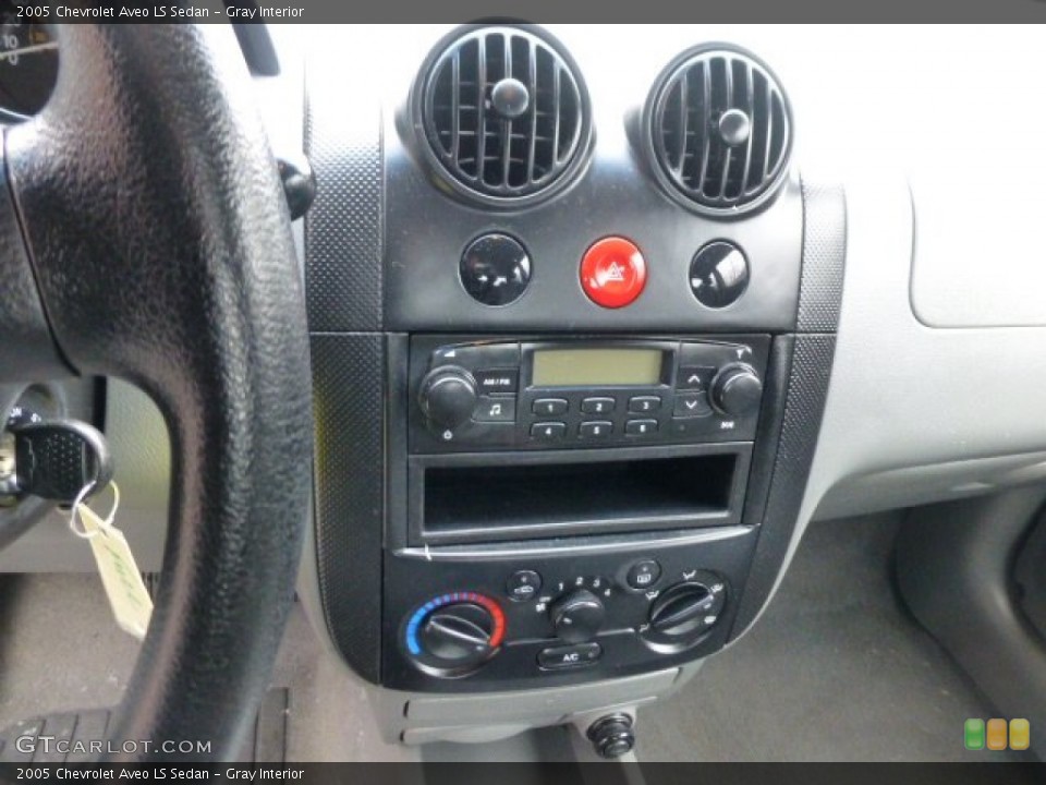 Gray Interior Controls for the 2005 Chevrolet Aveo LS Sedan #77764349