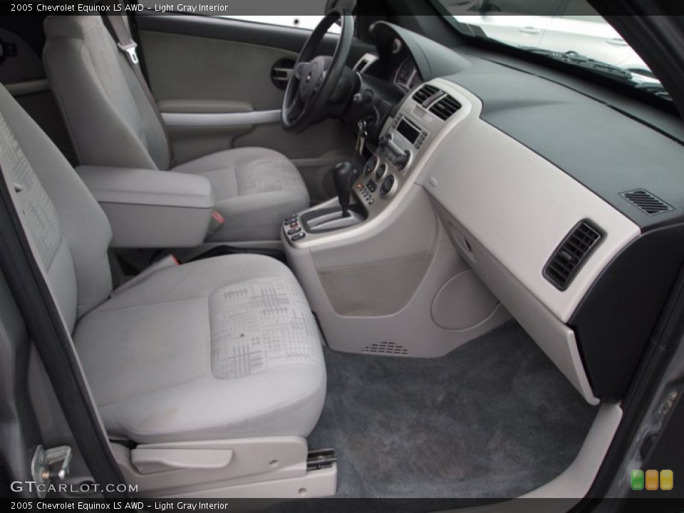 Light Gray Interior Photo for the 2005 Chevrolet Equinox LS AWD #77764531