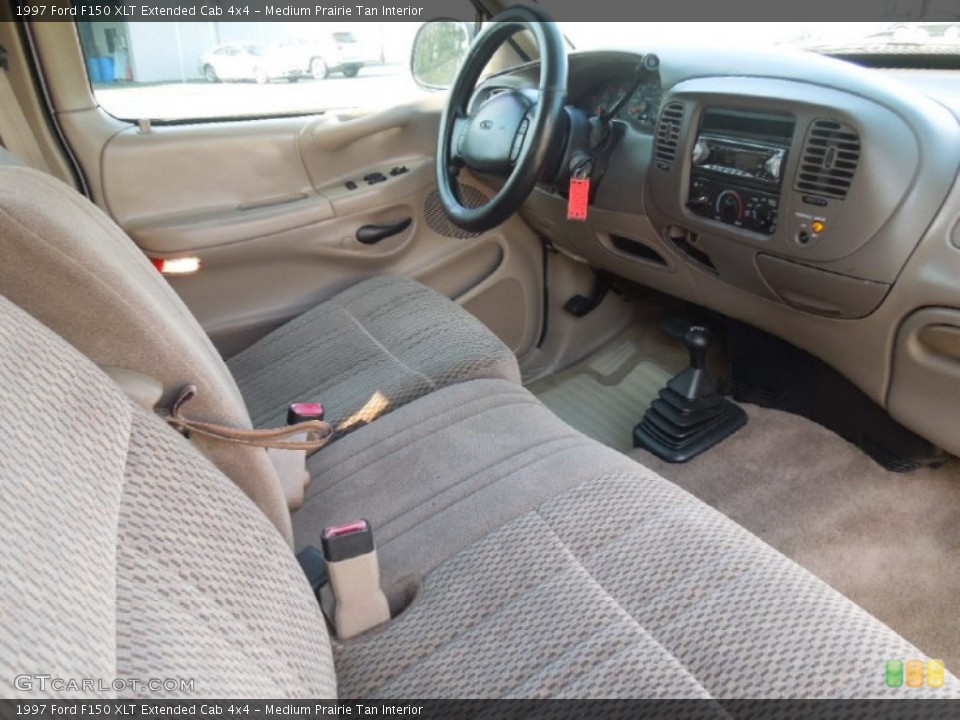 Medium Prairie Tan Interior Photo for the 1997 Ford F150 XLT Extended Cab 4x4 #77775053