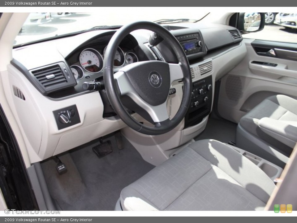 Aero Grey 2009 Volkswagen Routan Interiors