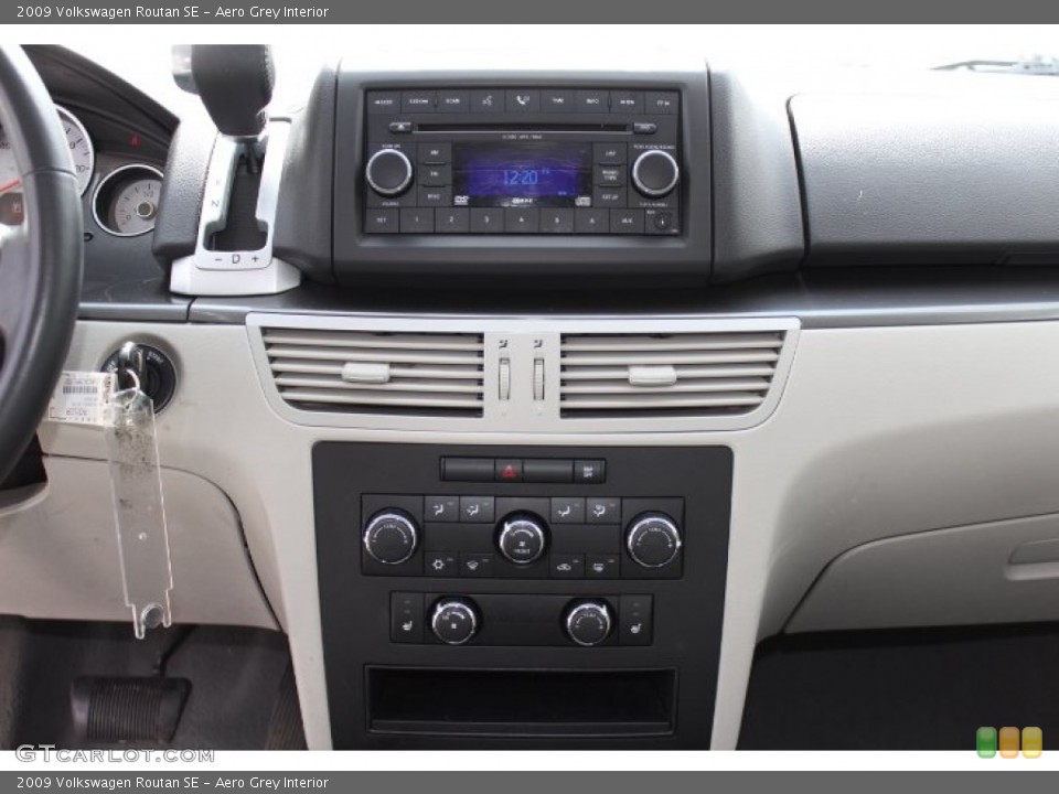 Aero Grey Interior Controls for the 2009 Volkswagen Routan SE #77778945