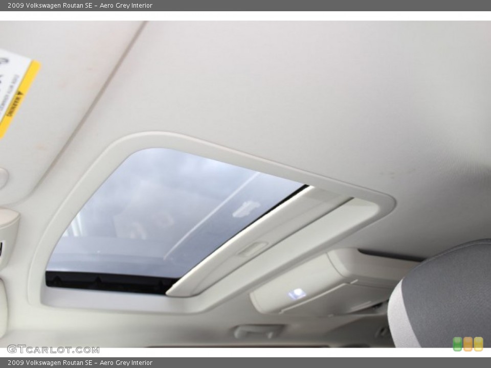 Aero Grey Interior Sunroof for the 2009 Volkswagen Routan SE #77779013