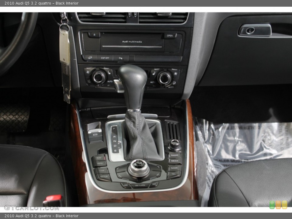 Black Interior Transmission for the 2010 Audi Q5 3.2 quattro #77792198