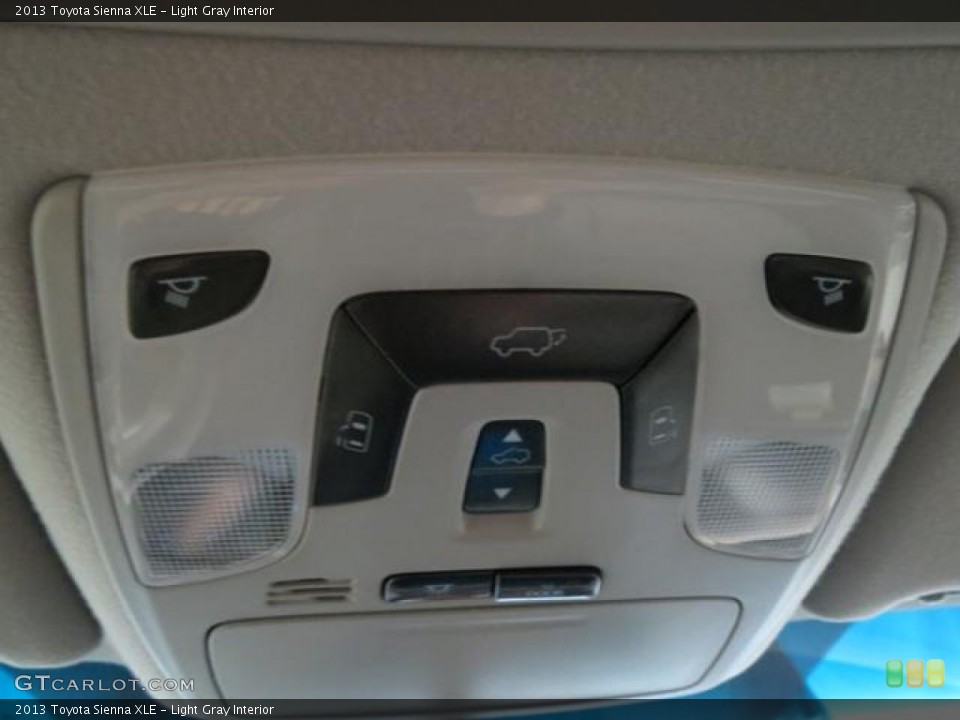 Light Gray Interior Controls for the 2013 Toyota Sienna XLE #77797745