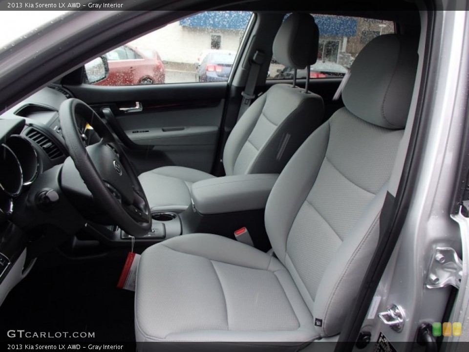 Gray Interior Photo for the 2013 Kia Sorento LX AWD #77800517