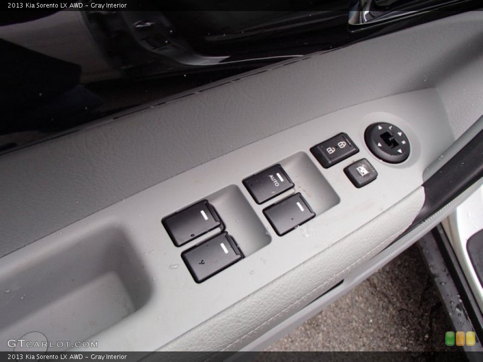 Gray Interior Controls for the 2013 Kia Sorento LX AWD #77800592