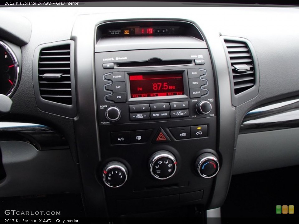 Gray Interior Controls for the 2013 Kia Sorento LX AWD #77800605