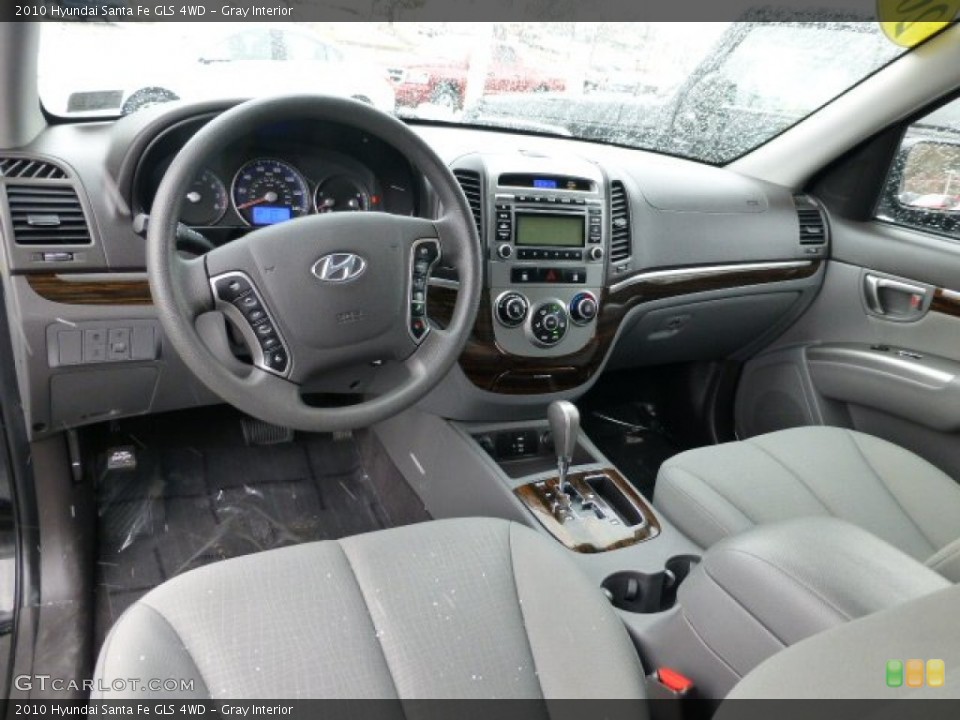 Gray 2010 Hyundai Santa Fe Interiors