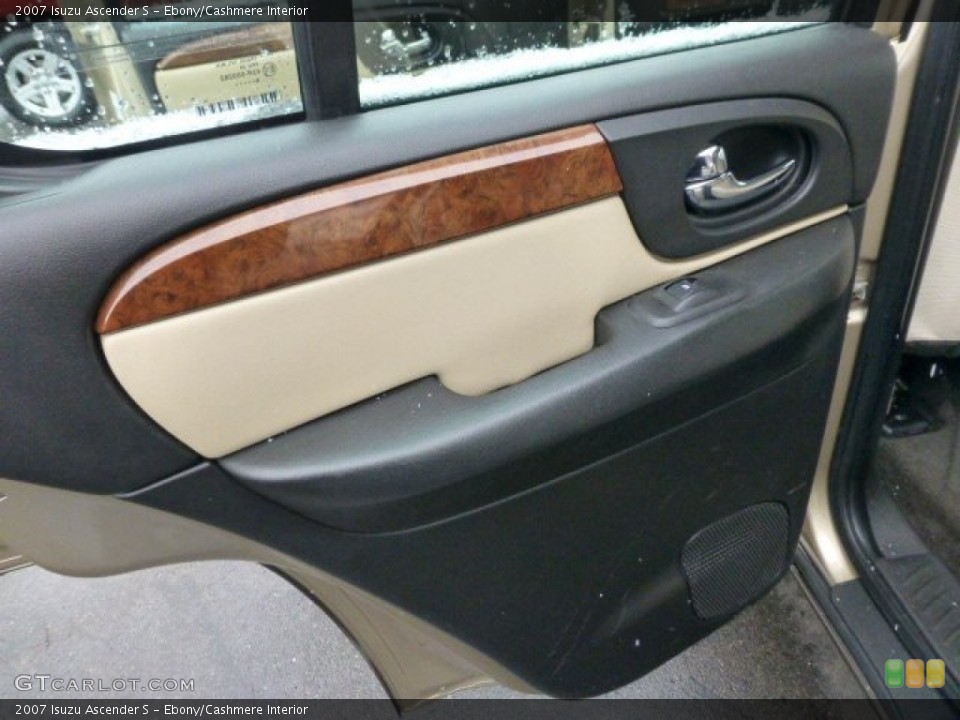 Ebony/Cashmere Interior Door Panel for the 2007 Isuzu Ascender S #77833431
