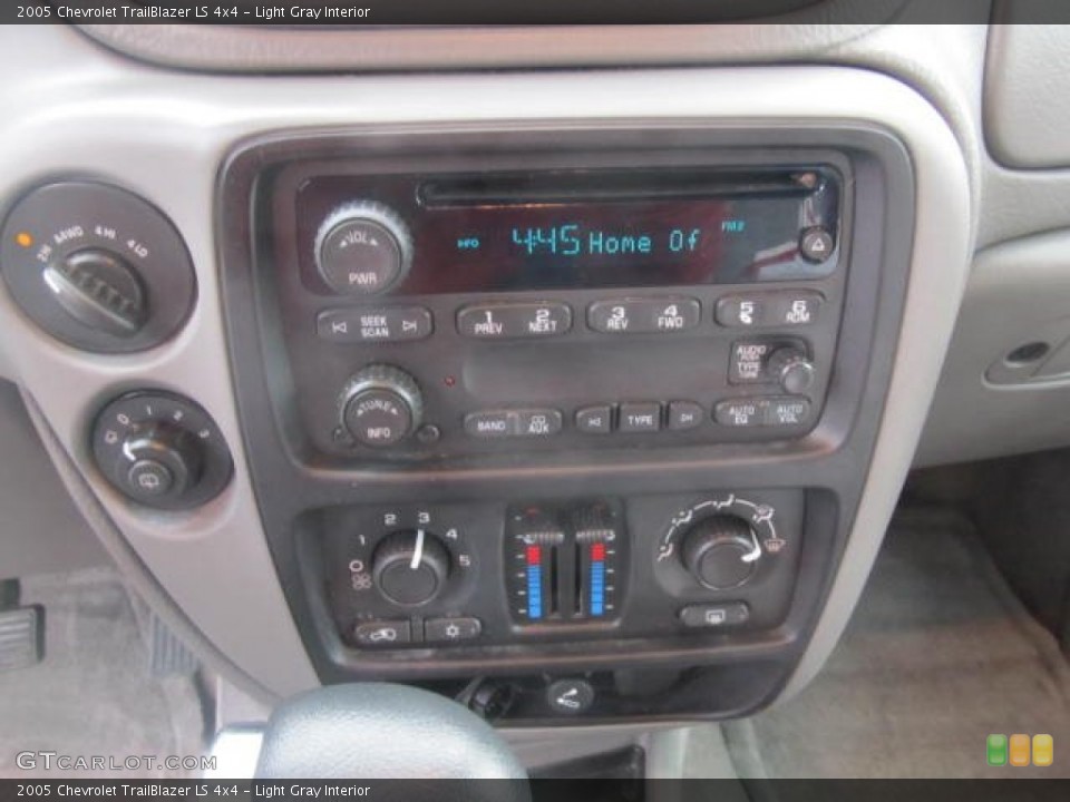 Light Gray Interior Controls for the 2005 Chevrolet TrailBlazer LS 4x4 #77835799