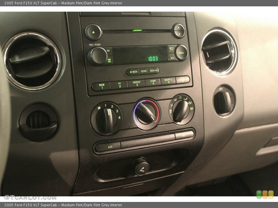 Medium Flint/Dark Flint Grey Interior Controls for the 2005 Ford F150 XLT SuperCab #77837757