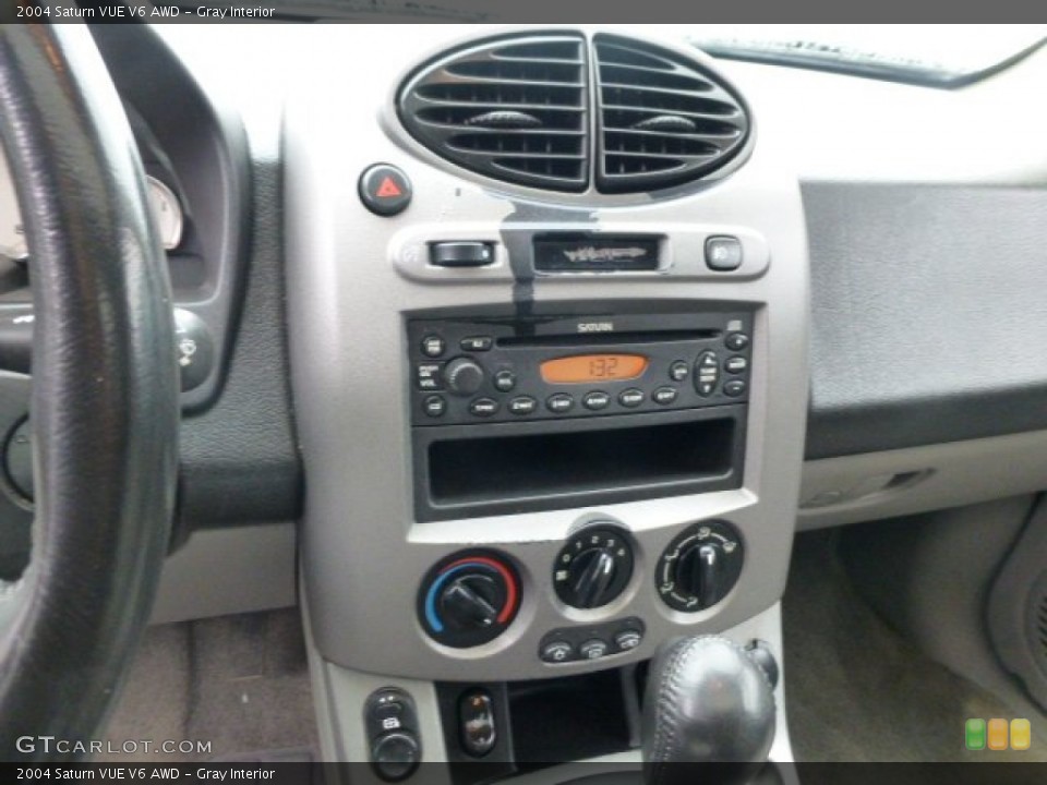 Gray Interior Controls for the 2004 Saturn VUE V6 AWD #77849046