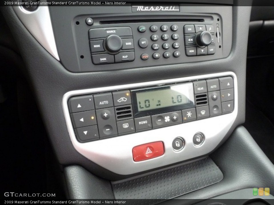 Nero Interior Controls for the 2009 Maserati GranTurismo  #77854134