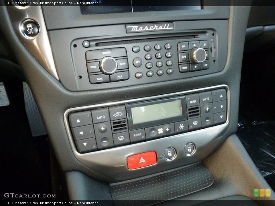 Nero Interior Controls for the 2013 Maserati GranTurismo Sport Coupe #77856388